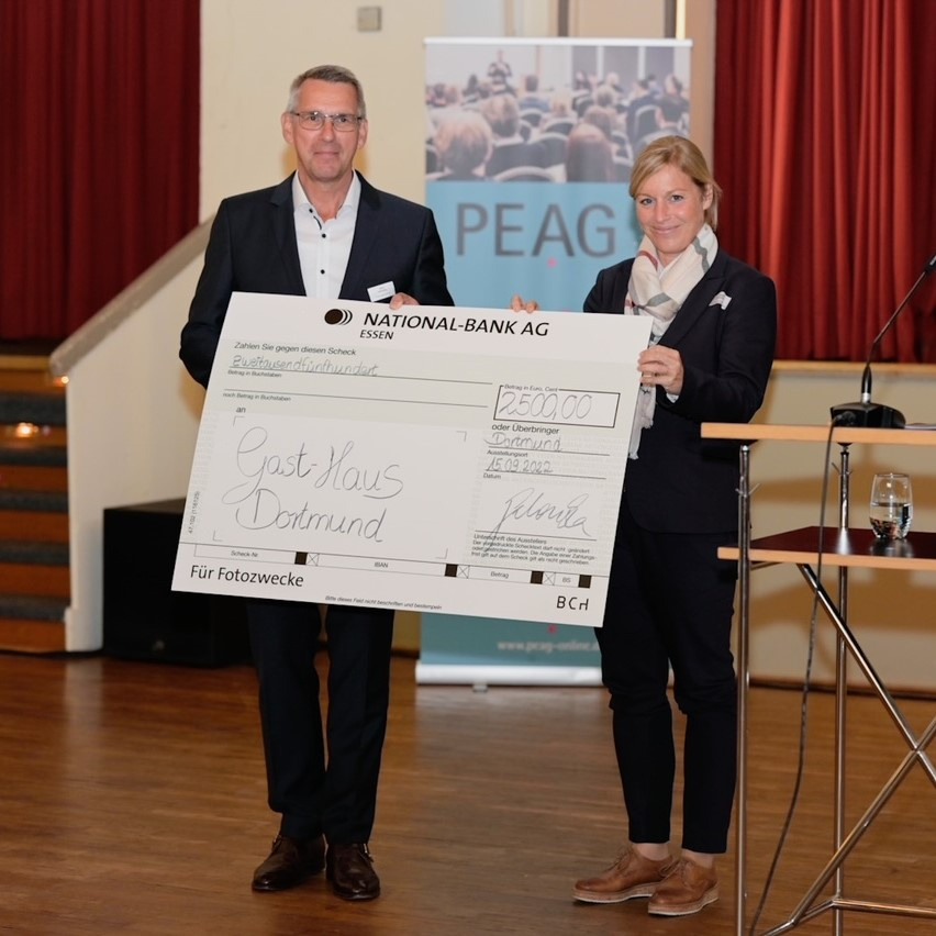 Gerd Galonska, Sprecher der Geschäftsführung der PEAG Unternehmensgruppe, und Katrin Lauterborn, Geschäftsführerin des Gast-Hauses 