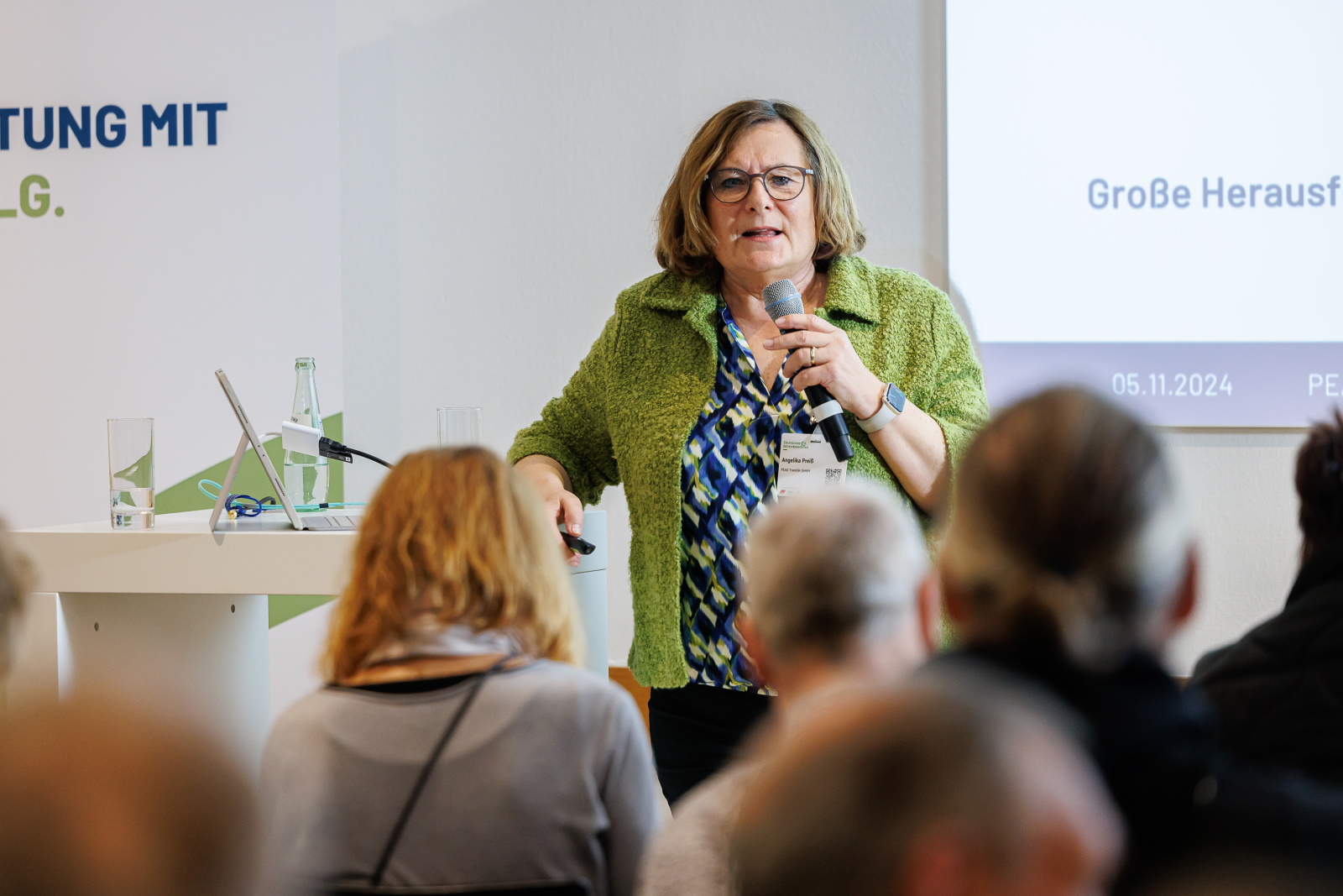 PEAG Transfer-Geschäftsführerin Angelika Preiß beim Fachvortrag beim Deutschen Betriebsrätetag 2024 